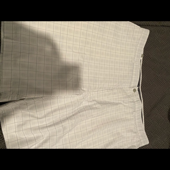 Men’s Golf Shorts - Picture 2 of 5